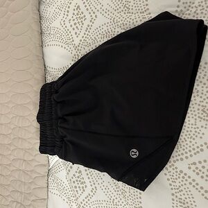 Lululemon size 4 low rise Hotty Hot 2.5” black shorts